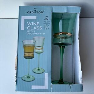 Crofton Set of 2 Green Ribbed Wine Glasses Gold Rim Detail MCM Style Stemware